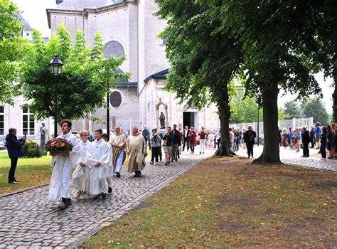 Hoogfeest Maria Tenhemelopneming met processie en inhuldiging geschenk Vlierbeekse gemeenschap